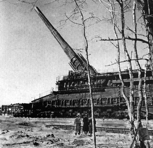 Schwerer Gustav, largest rail cannon in the world