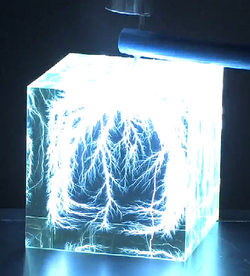 Lichtenberg figure being made